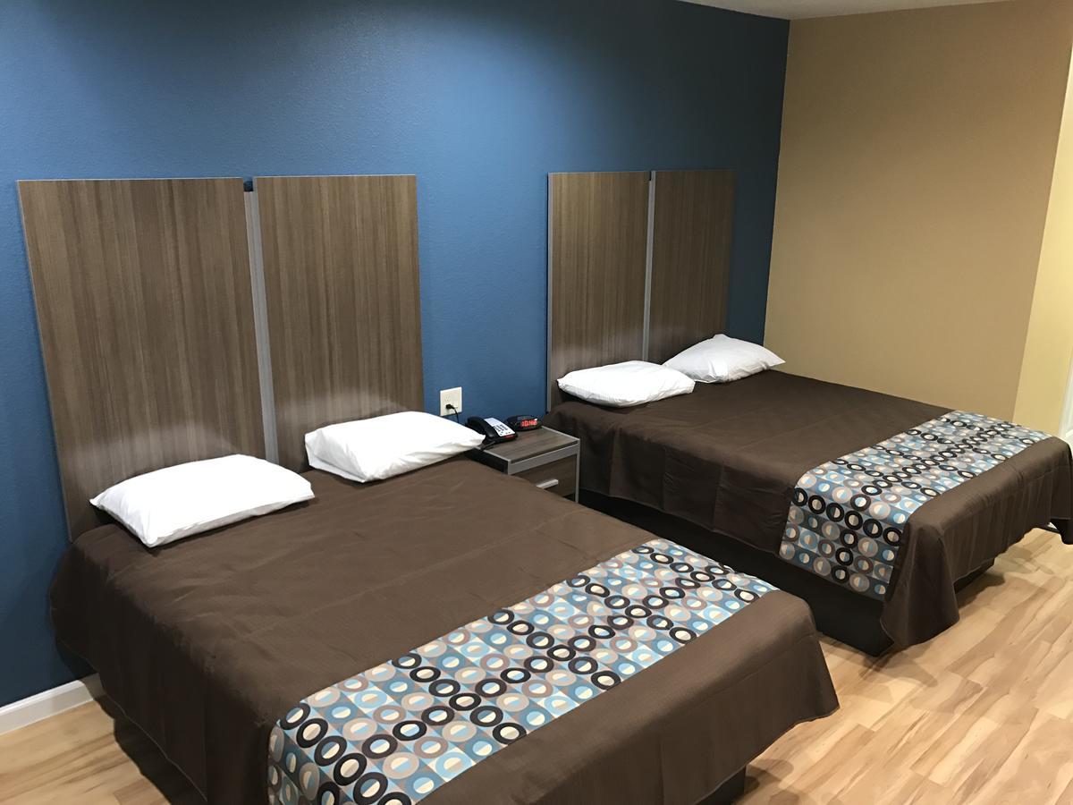 Deluxe Queen Room - Non-Smoking