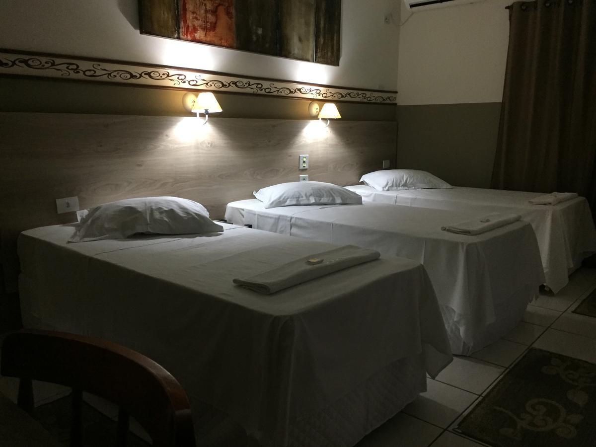 Quarto Triplo com Banheiro