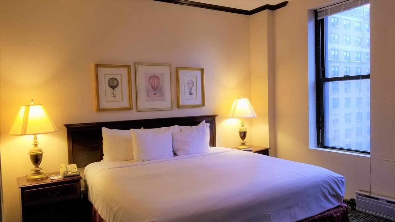 Quarto Bronze com 1 Cama King-size 
