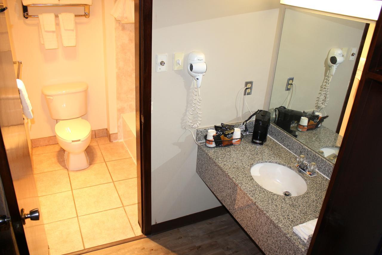 Deluxe Queen Room with Two Queen Beds - Non-Smoking