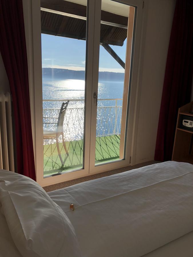Einzelzimmer mit Balkon und Seeblick