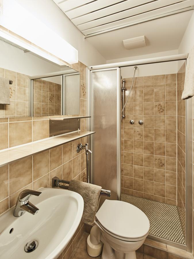 Single Room,645945195:JPEG