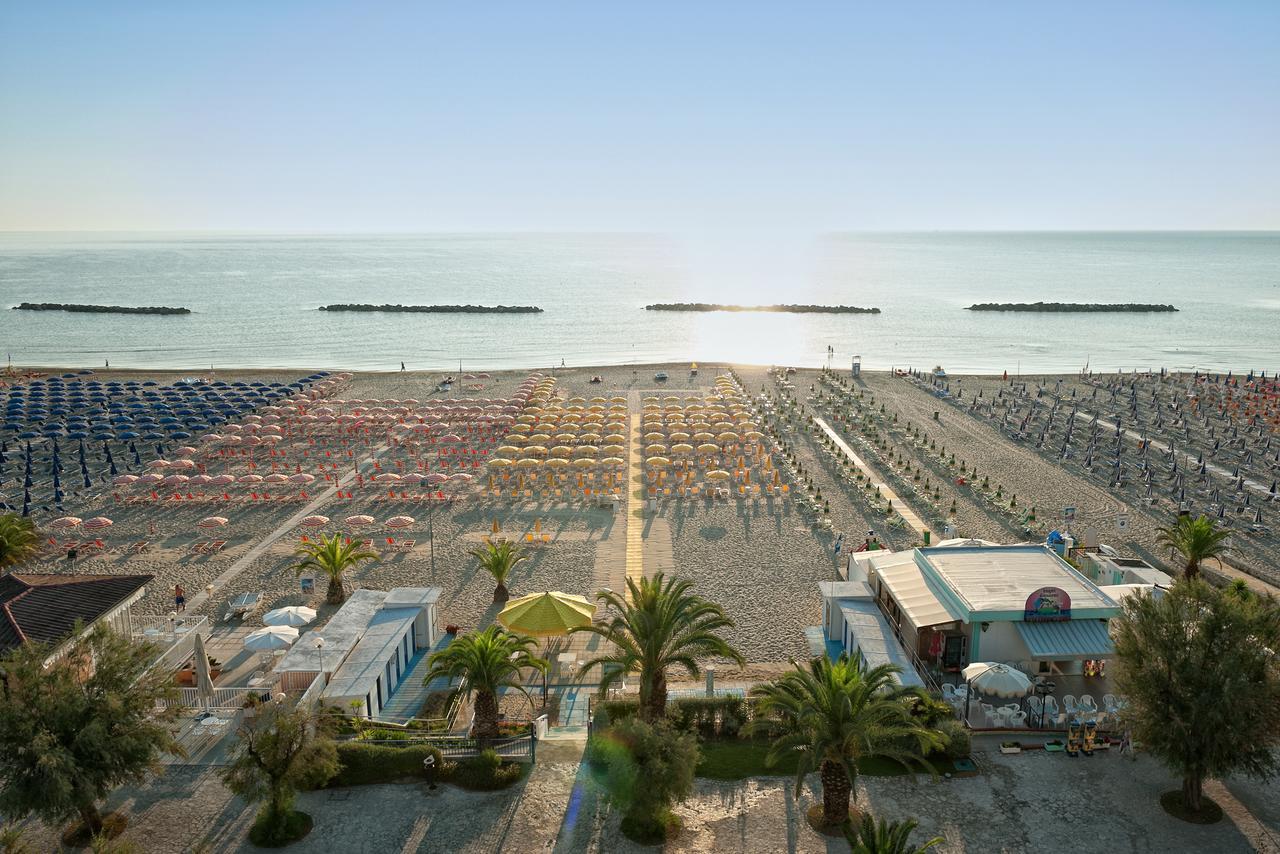 Camera Tripla con Vista Mare