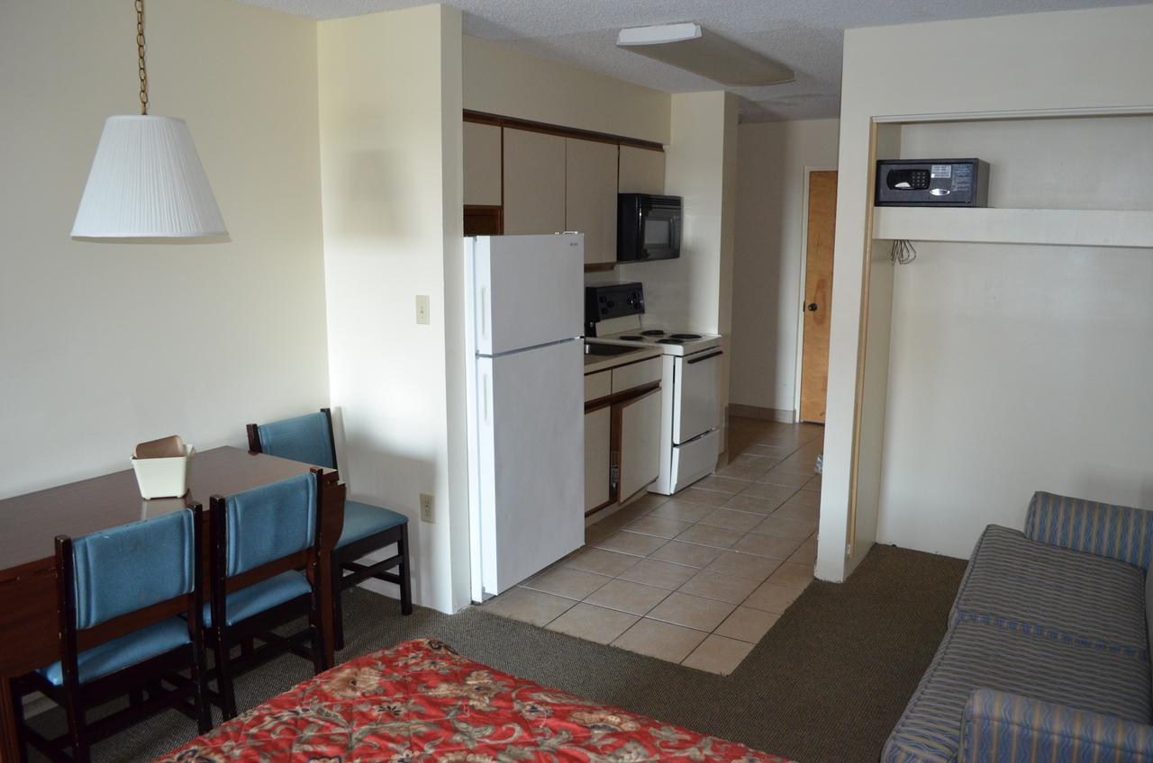 1 Room Side View Efficiency 2 Queen Beds T4,1615696744:JPEG