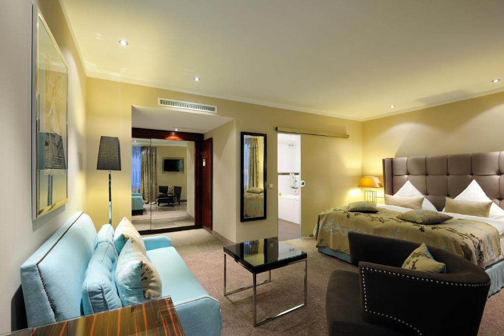 Deluxe Double Room,1595396432:JPEG