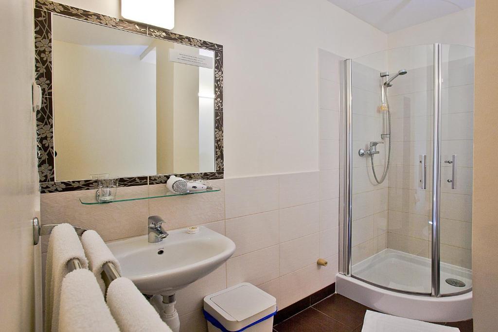 Budget Triple Room,943033972:JPEG