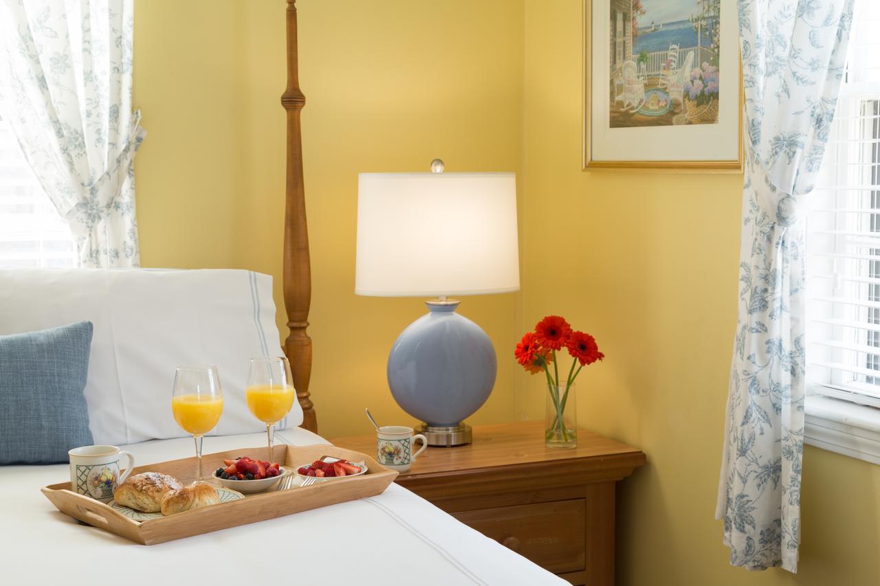 Petite Queen Room - Guest House