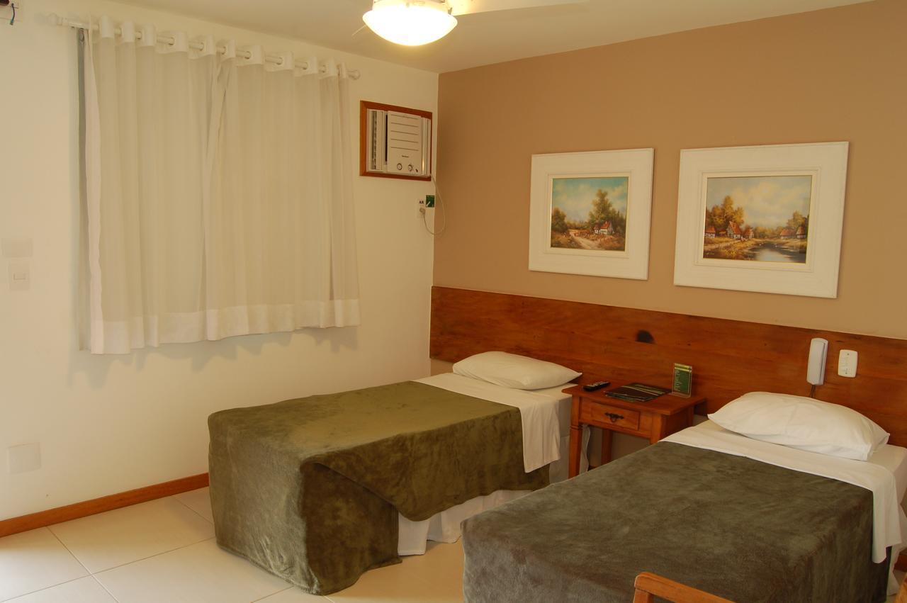 Quarto com 2 Camas de Solteiro