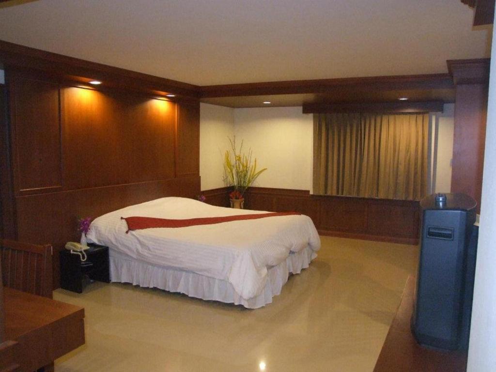 Family Room,66132004:JPEG