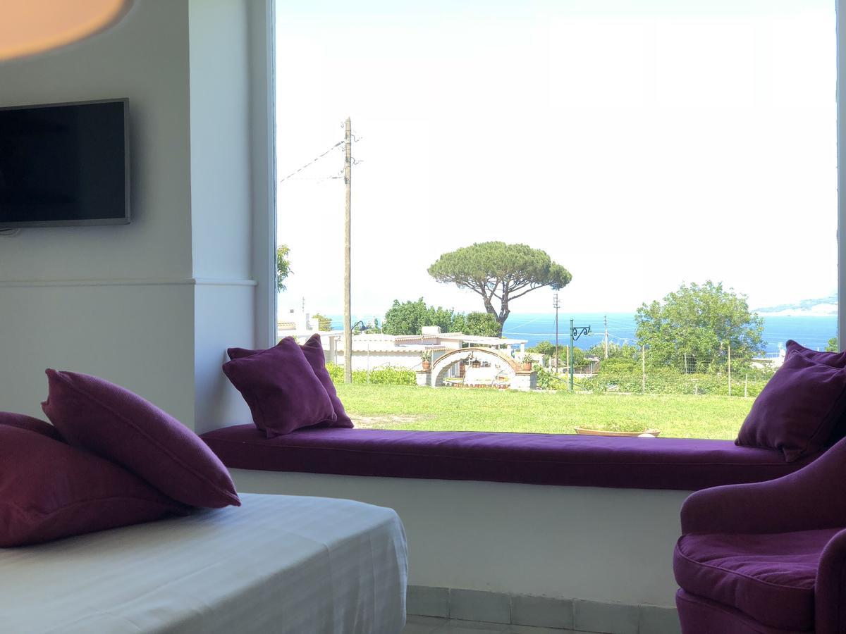 Suite Queen con Vista Mare e Giardino Privato
