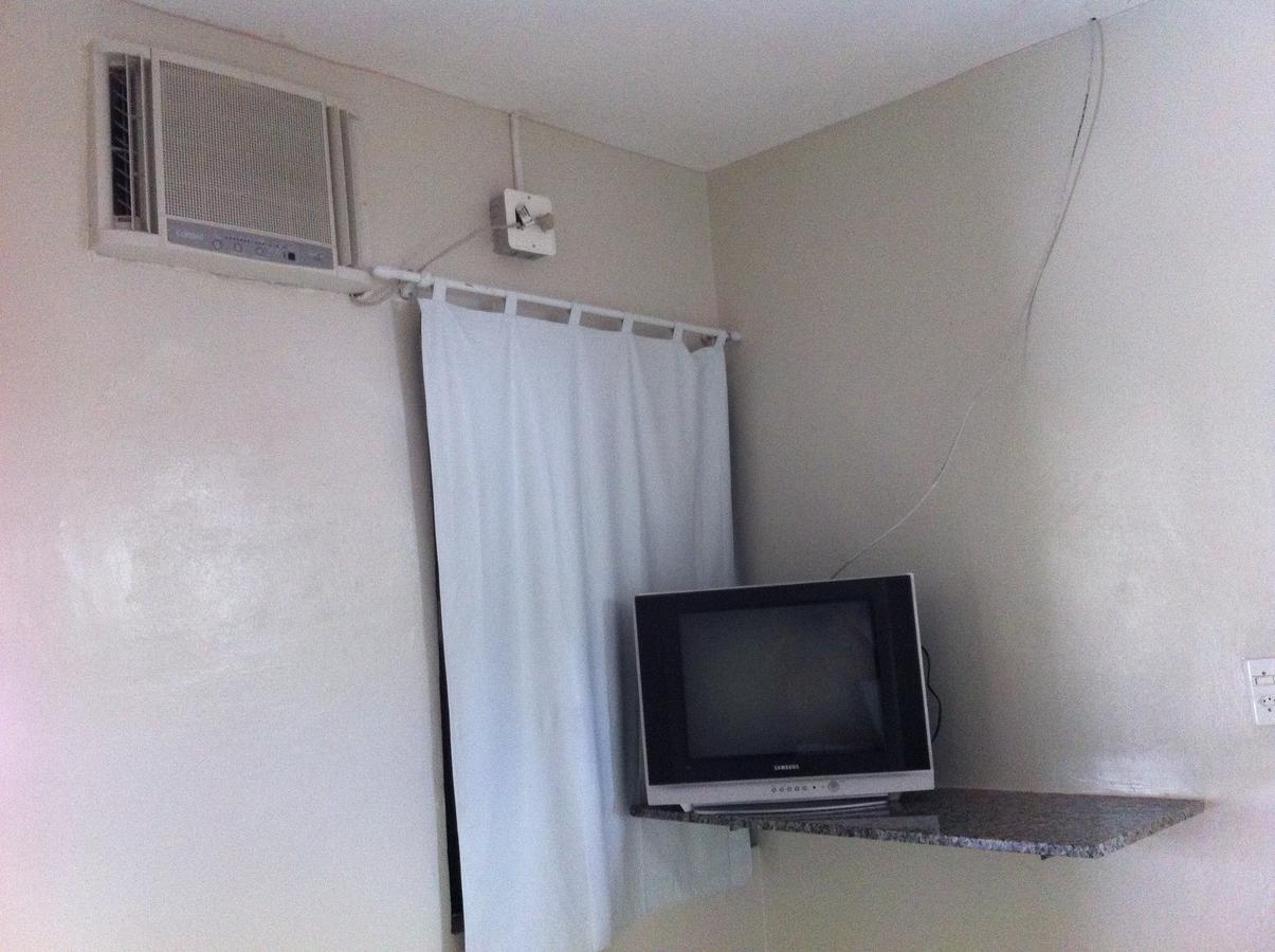 Quarto Promocional com Cama de Casal ou 2 de Solteiro e Ar-condicionado