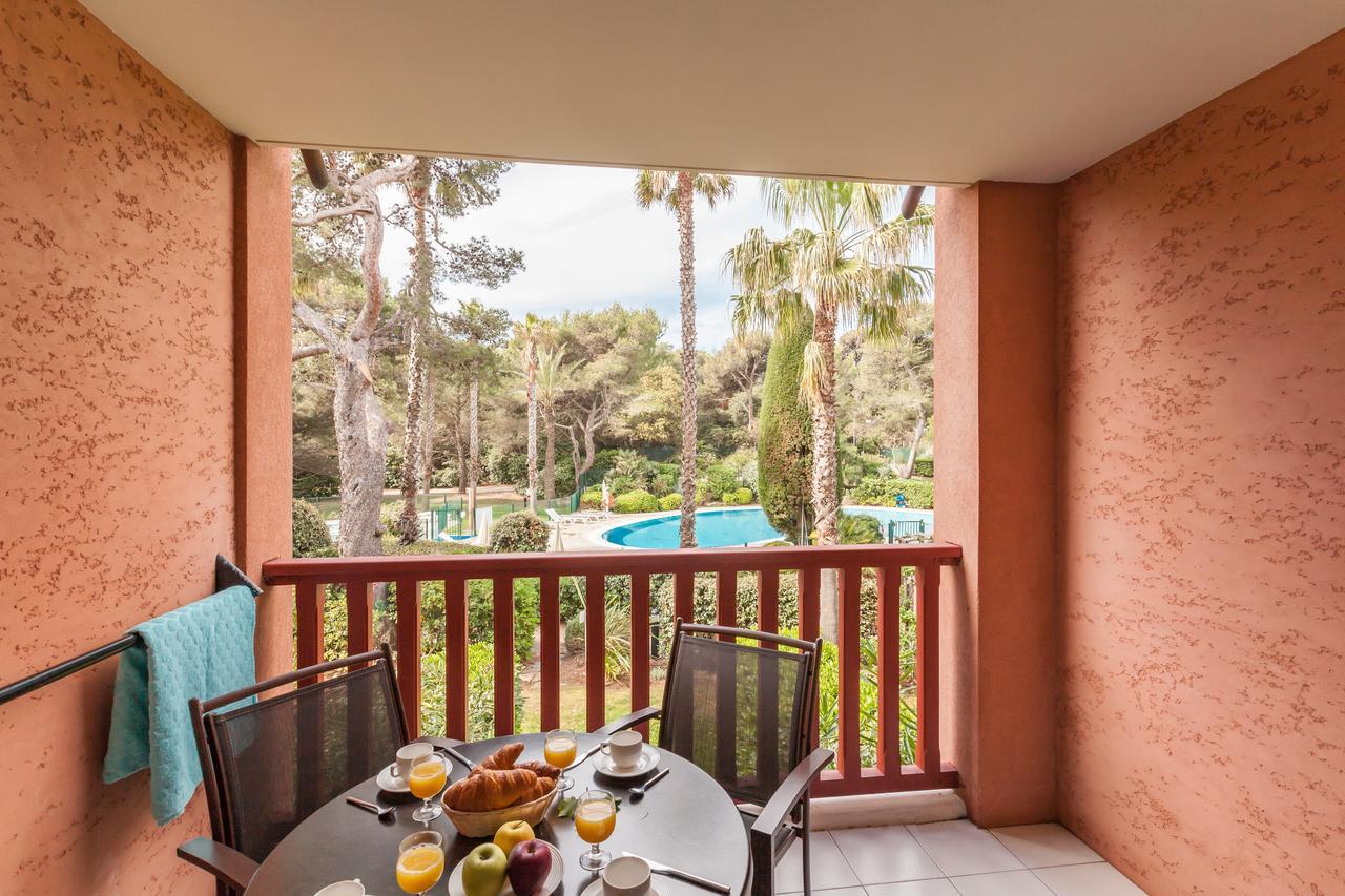 Studio Supérieur avec Coin Nuit dans Alcôve, Climatisation et Terrasse ou Balcon (4 Personnes) - Vue sur Jardin