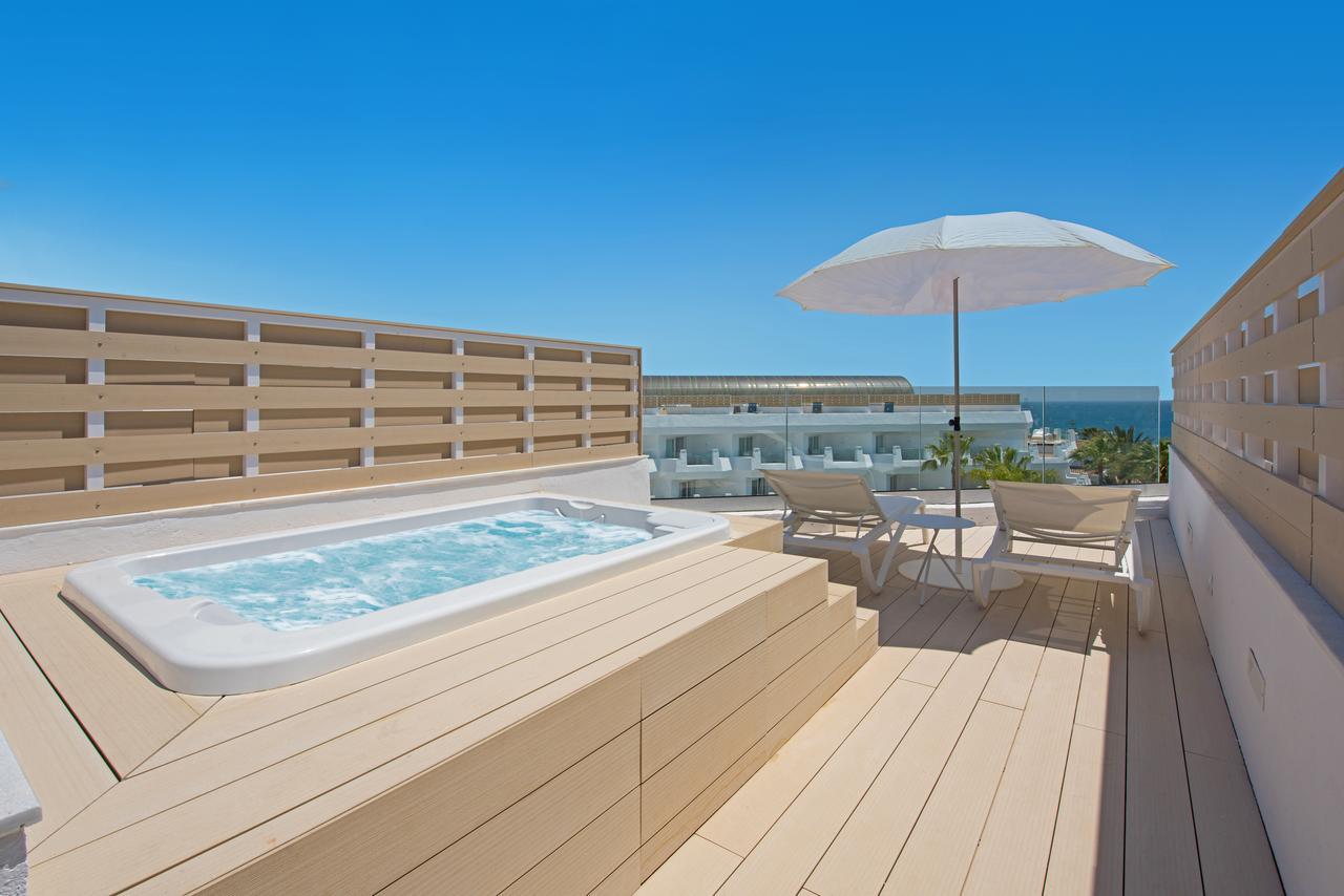 Tweepersoonskamer met Penthouse, Hot Tub en Zijdelings Uitzicht op Zee