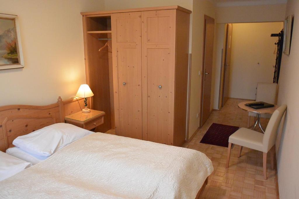 Chambre Double avec Espace de Stationnement