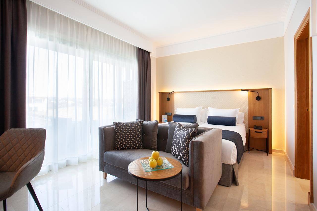 Junior Suite mit Poolblick (2 Erwachsene)