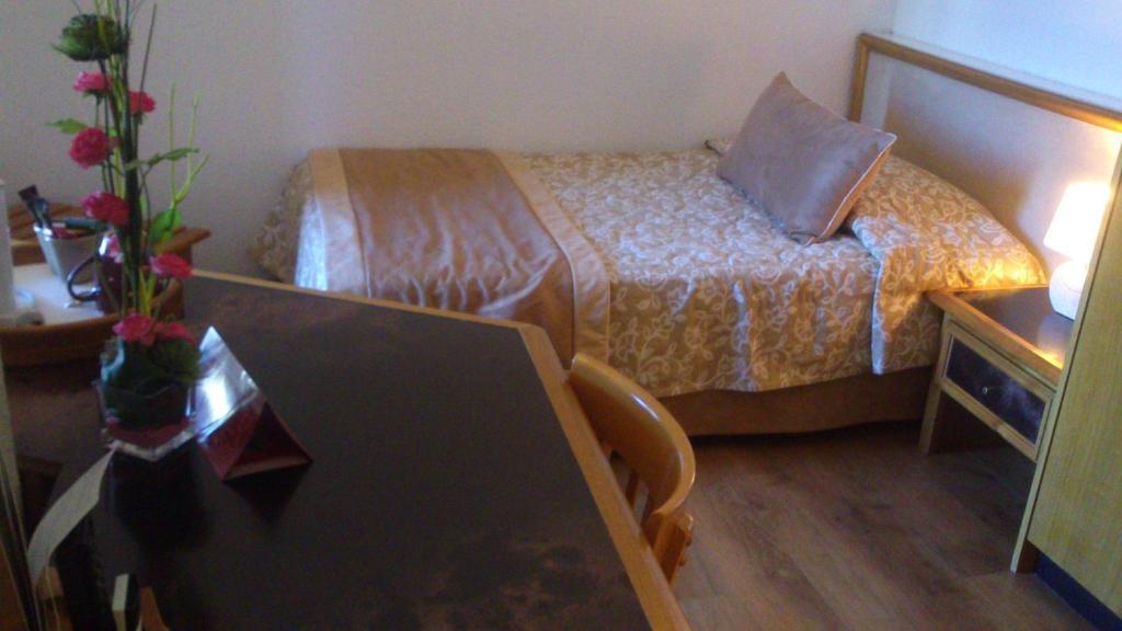 Small Single Room,60960049:JPEG