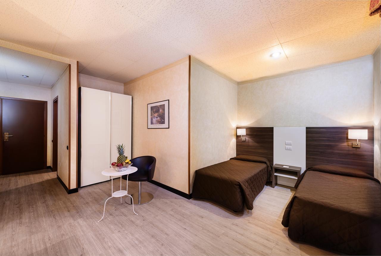 Standard Twin Room,669381909:JPEG