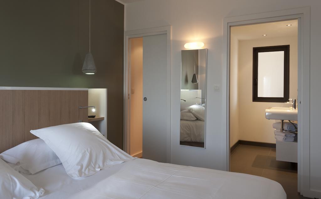 One-Bedroom Apartment,248842785:JPEG