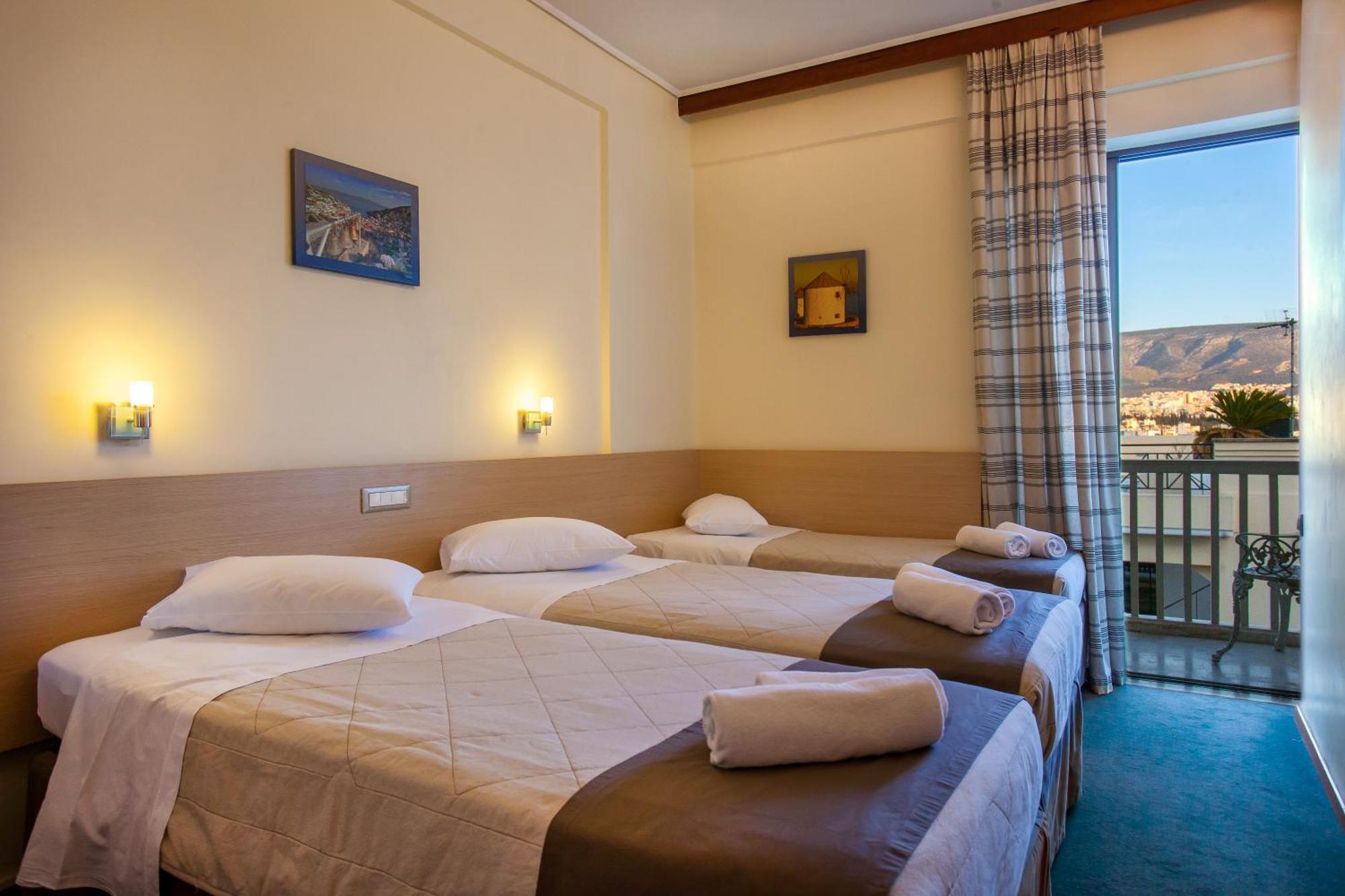 Quarto Twin com Cama Extra e Vista Acrópole