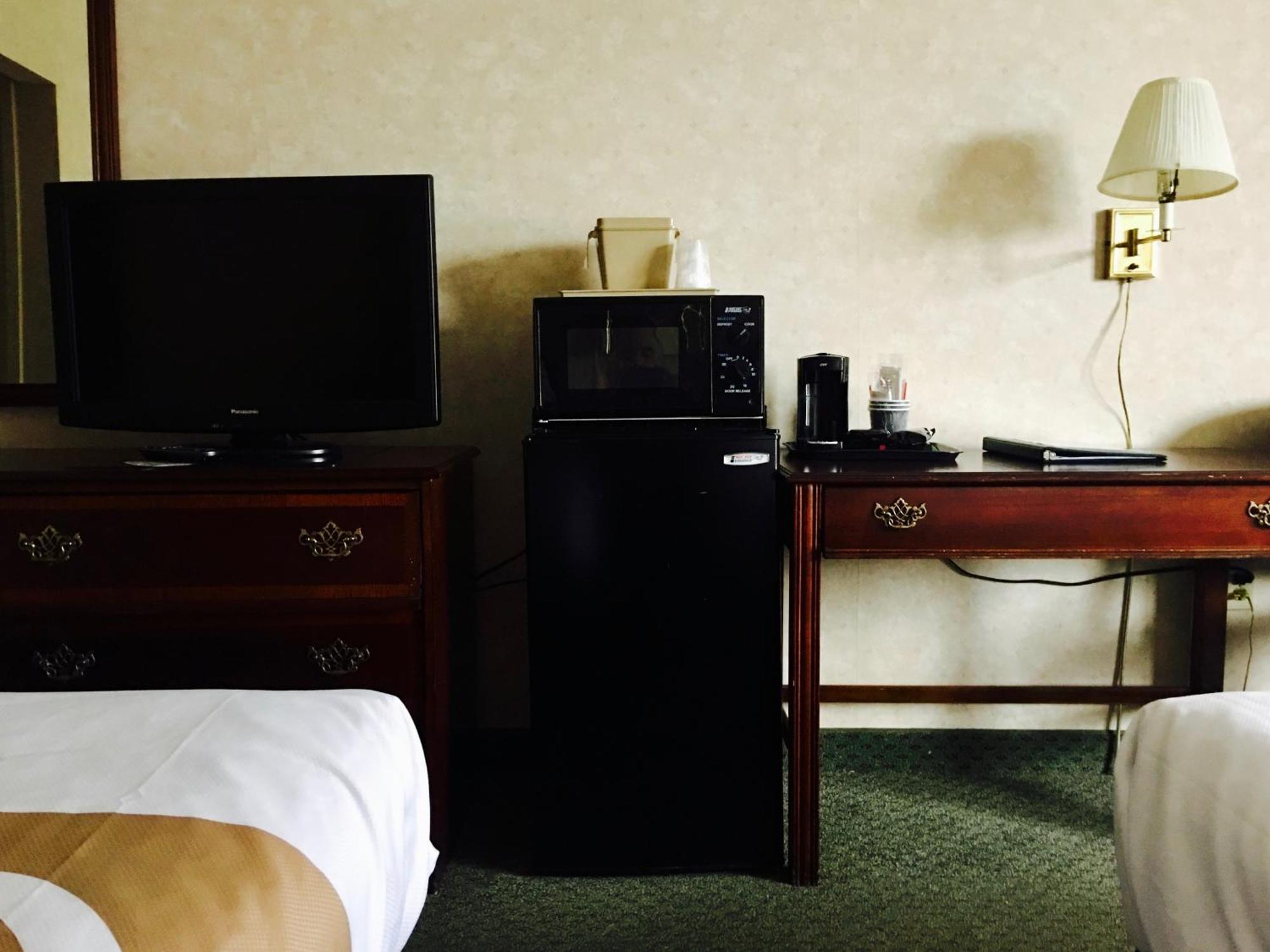 Queen Room - Accessible/Non-Smoking