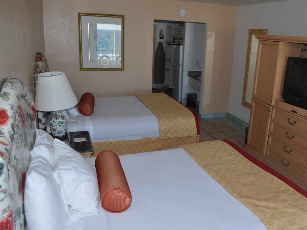 Queen Room Two Queen Beds Beach View Non-Smoking,67380950:JPEG