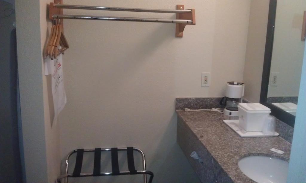 King Room - Non-Smoking