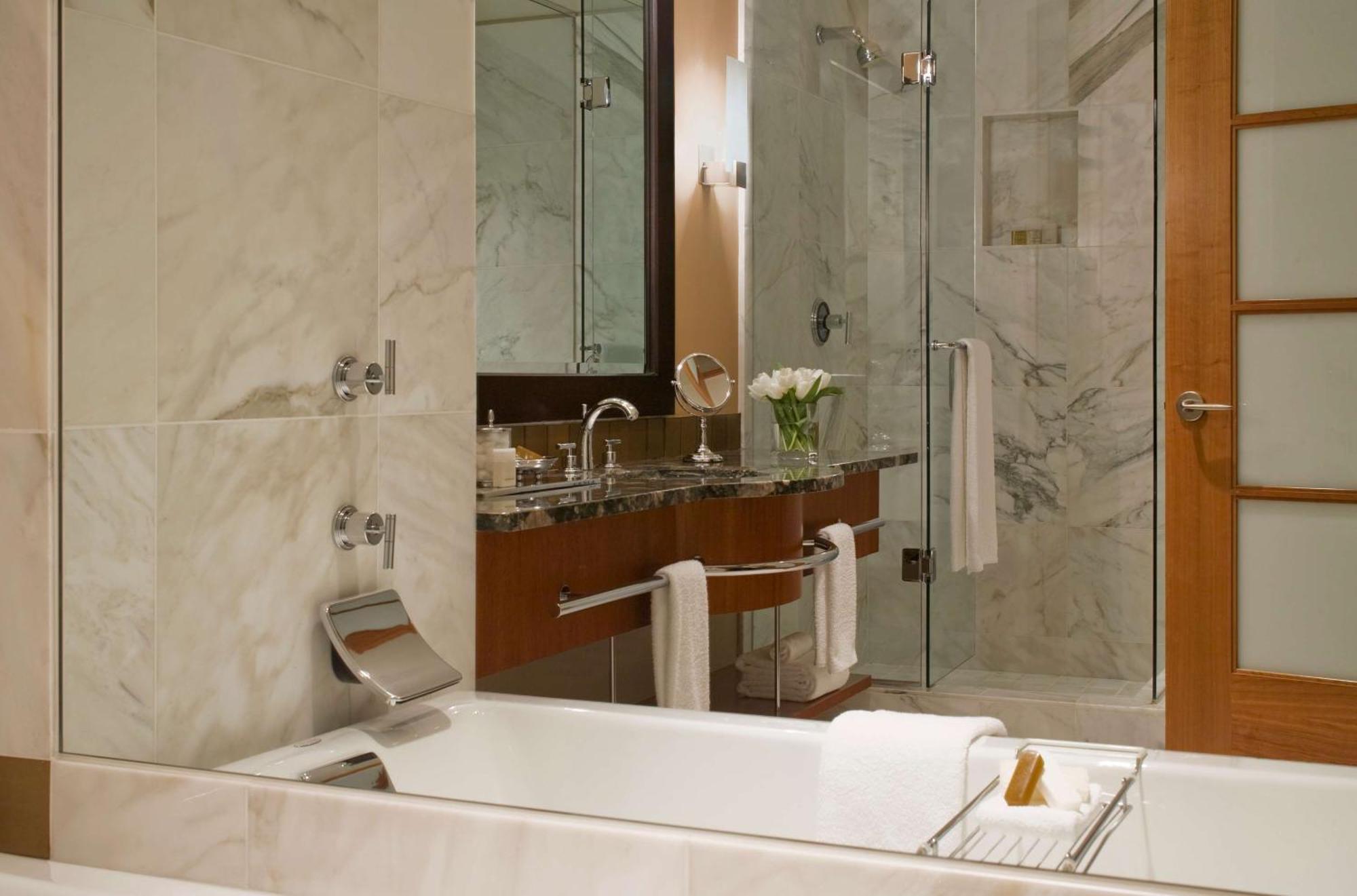 Double Room with Two Double Beds - Club Access