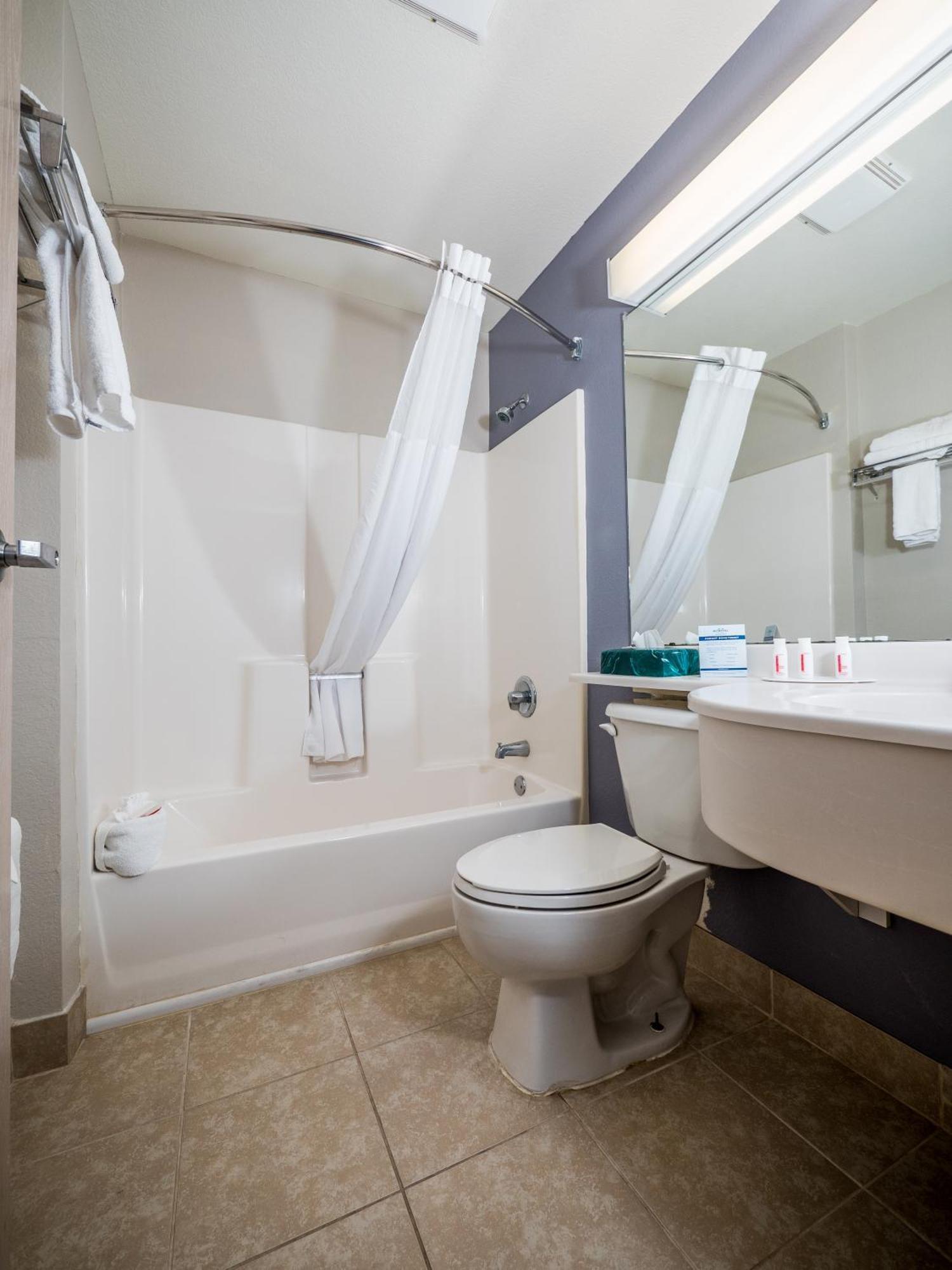 Deluxe Queen Room with Two Queen Beds - Non-Smoking