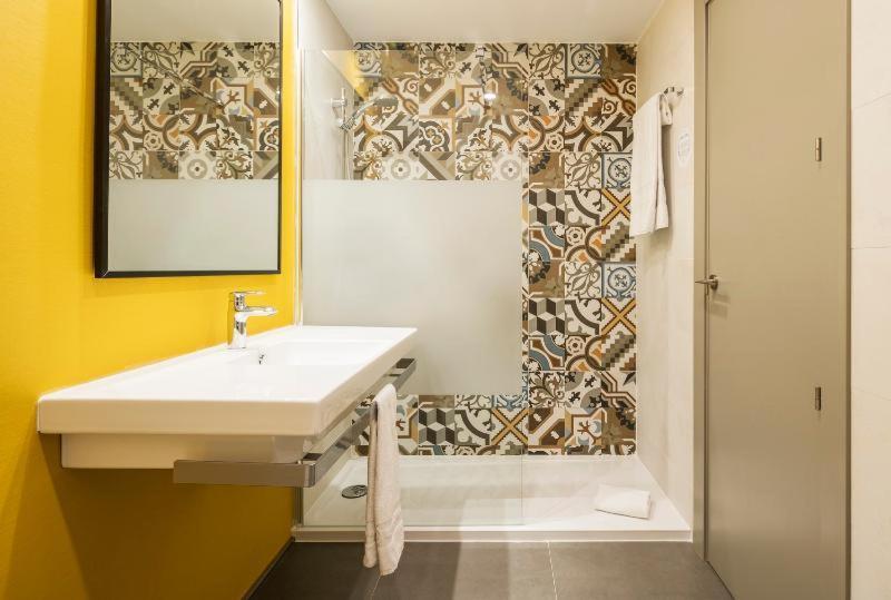 Quarto Duplo Premium (2 Adultos + 1 Criança)