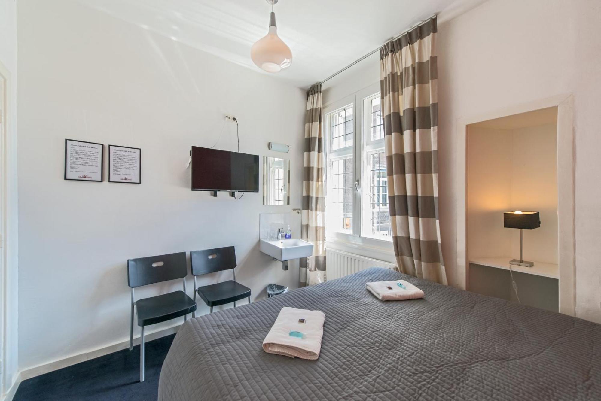 Standaard Tweepersoonskamer met Gedeelde Badkamer