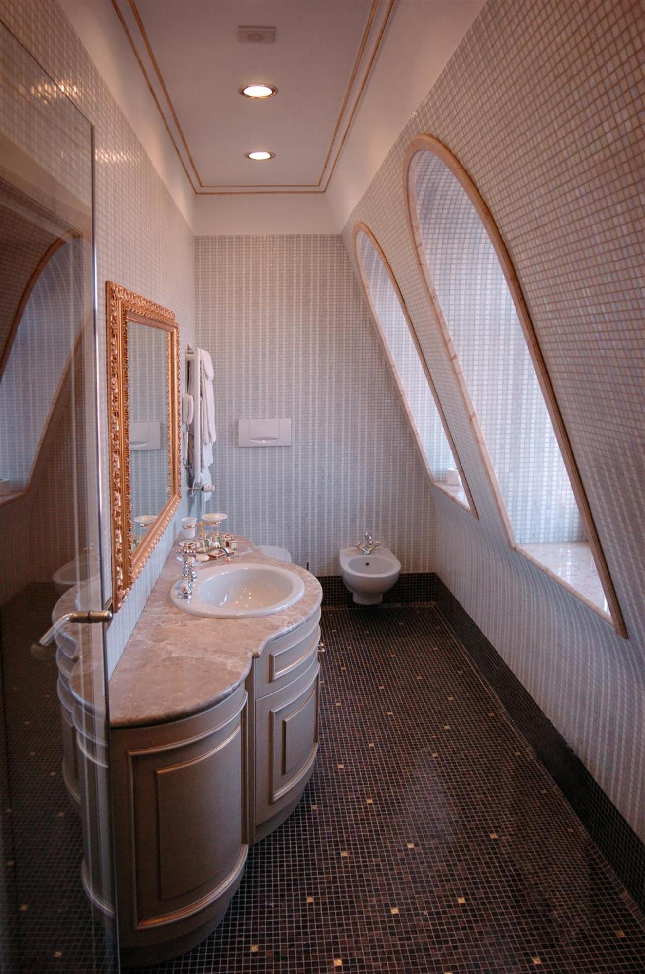 Deluxe Suite,682308102:JPEG