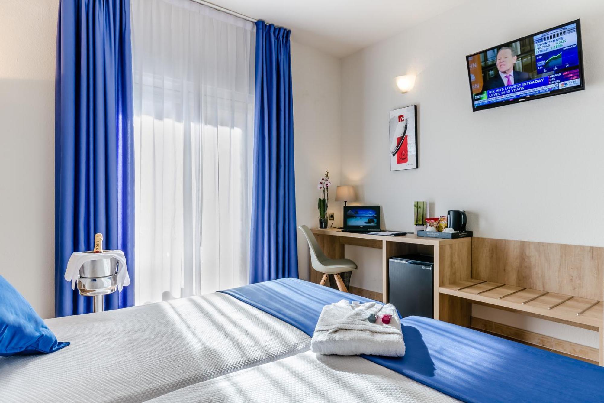 Twin Room,683157966:JPEG