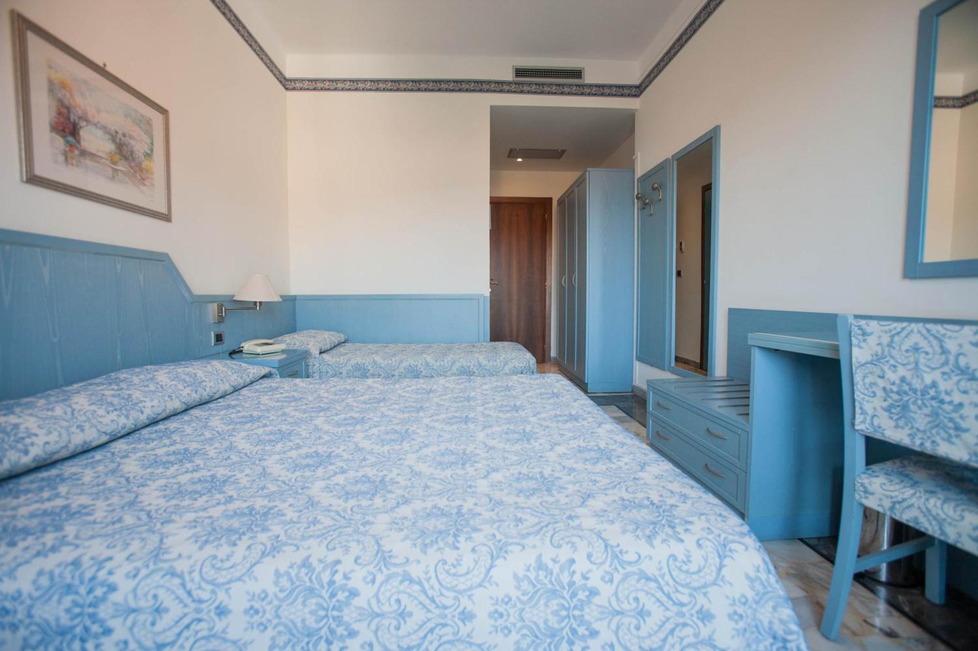 Dreibettzimmer mit Meerblick