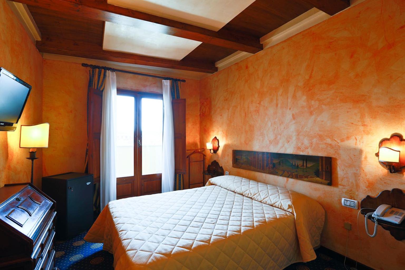 Single Room,779654817:JPEG