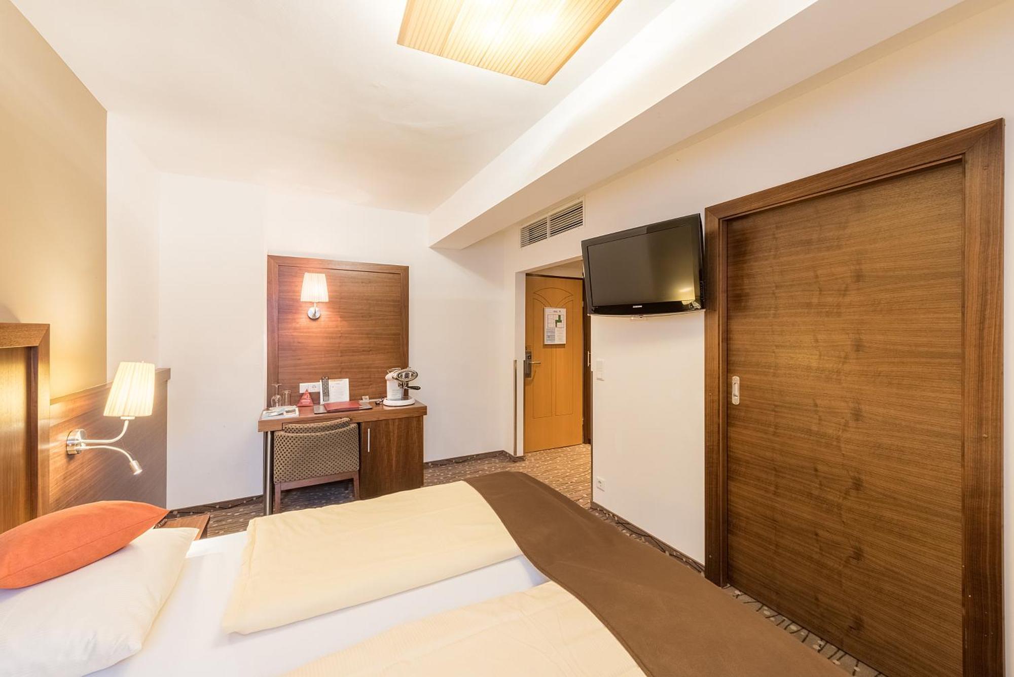 Comfort Single Room,689517063:JPEG