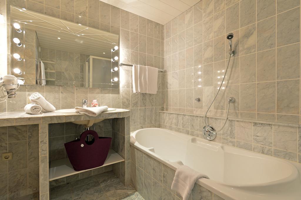 Three-Bedroom Apartment,665530866:JPEG