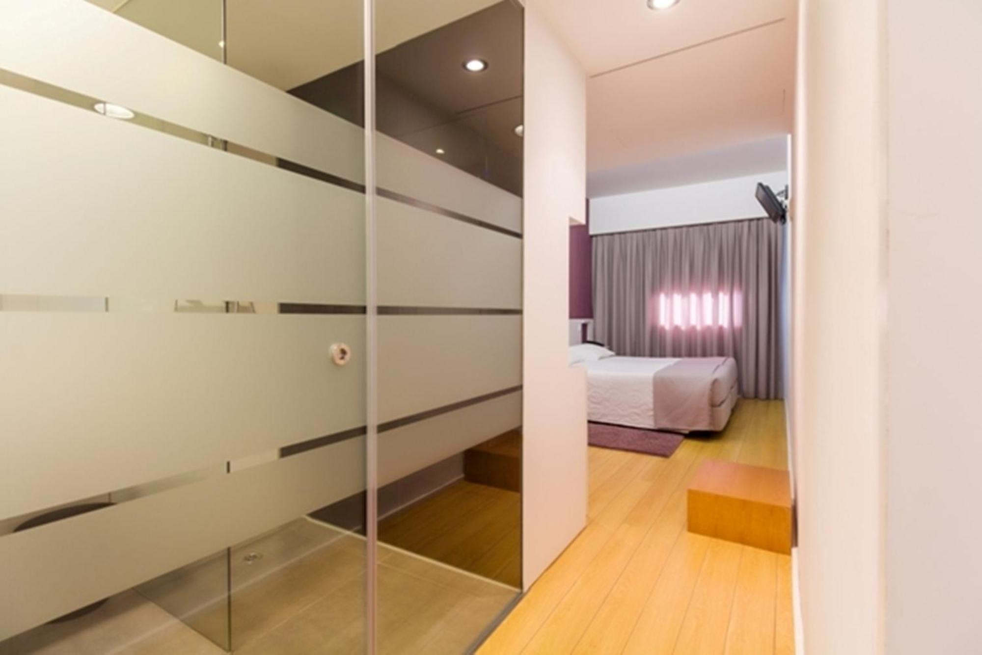 Single Room,690499587:JPEG