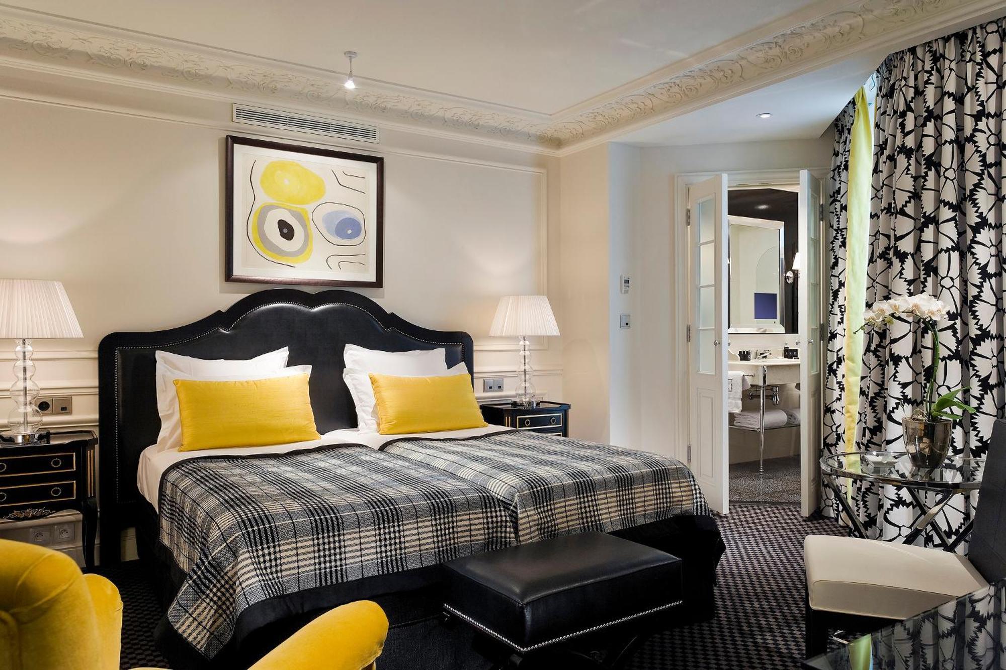 Quarto Executivo (Cama King-size ou 2 de Solteiro e Banheira)