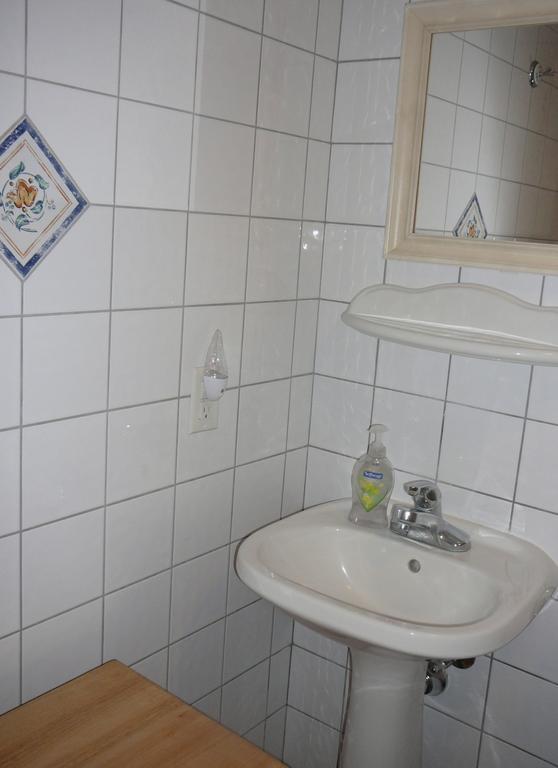 Chambre Lit Queen-Size avec Salle de Bains Privative