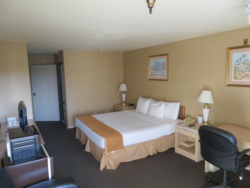 King Room - Non-Smoking