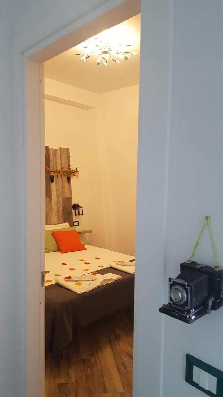 Camera Matrimoniale con Balcone e Vista Mare