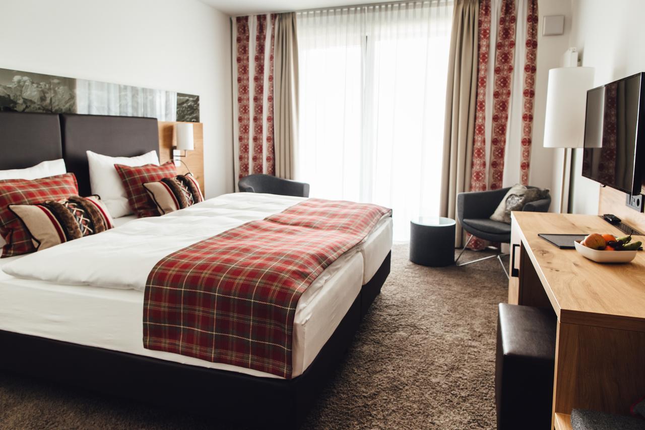 Deluxe Double Room,664223691:JPEG