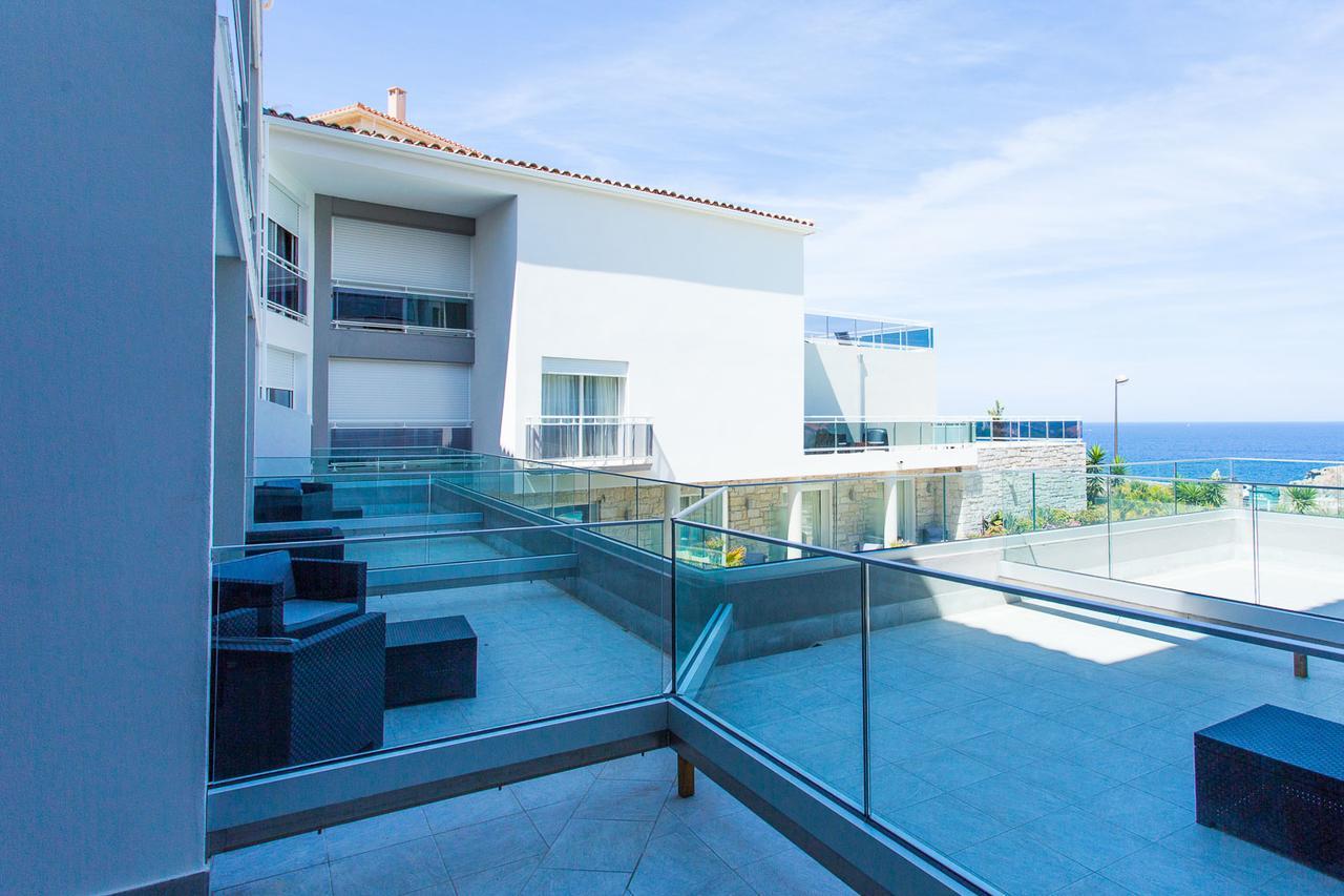 Grand - Chambre Double ou Lits Jumeaux - Terrasse avec Vue sur Mer et Piscine