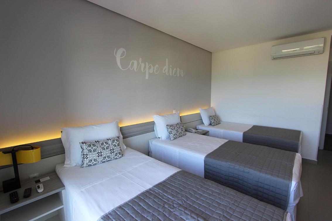 Quarto Duplo Luxo com Vista Parcial do Mar
