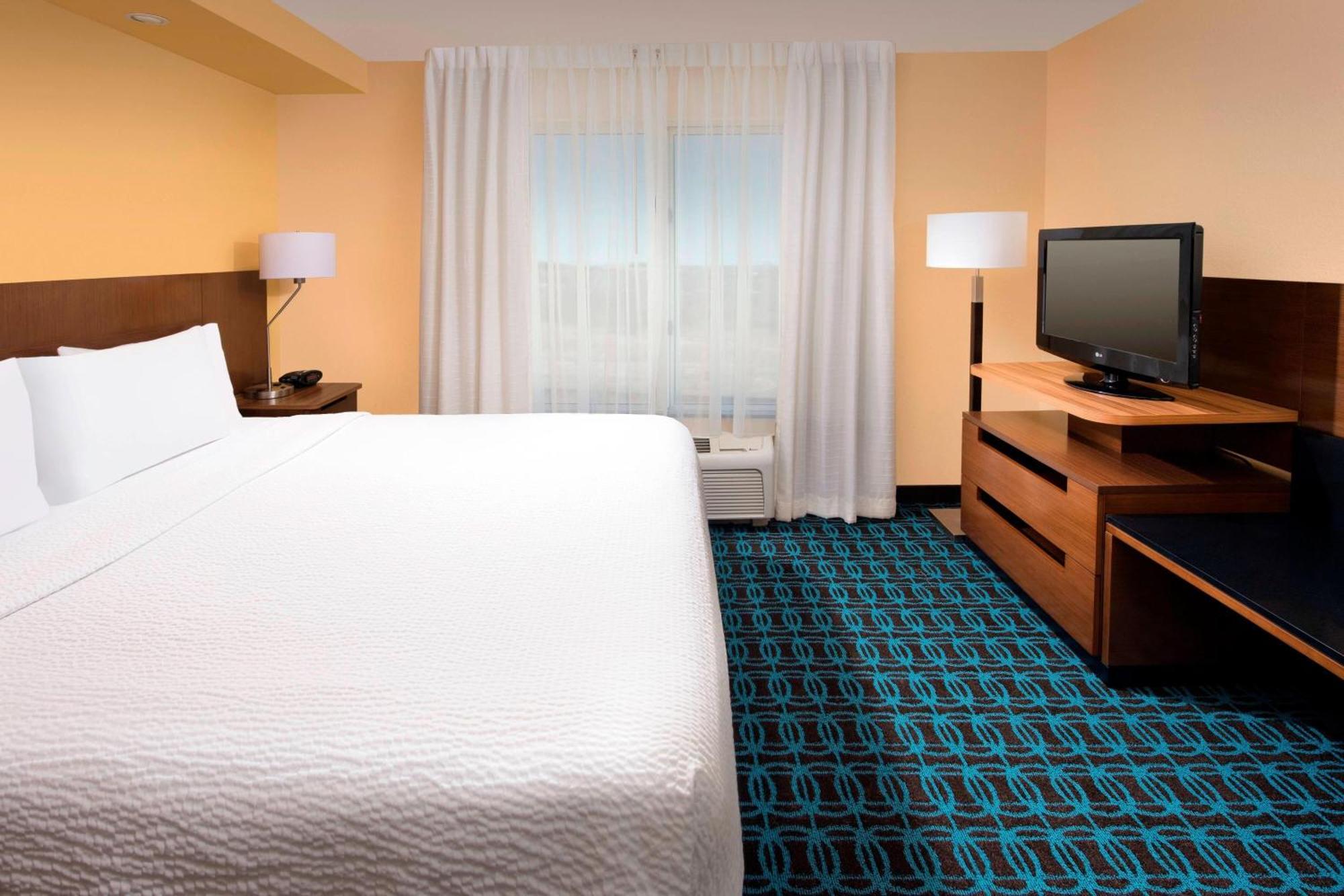 King Suite with Bathtub and Sofa Bed - Mobility Access/Hearing Accessible