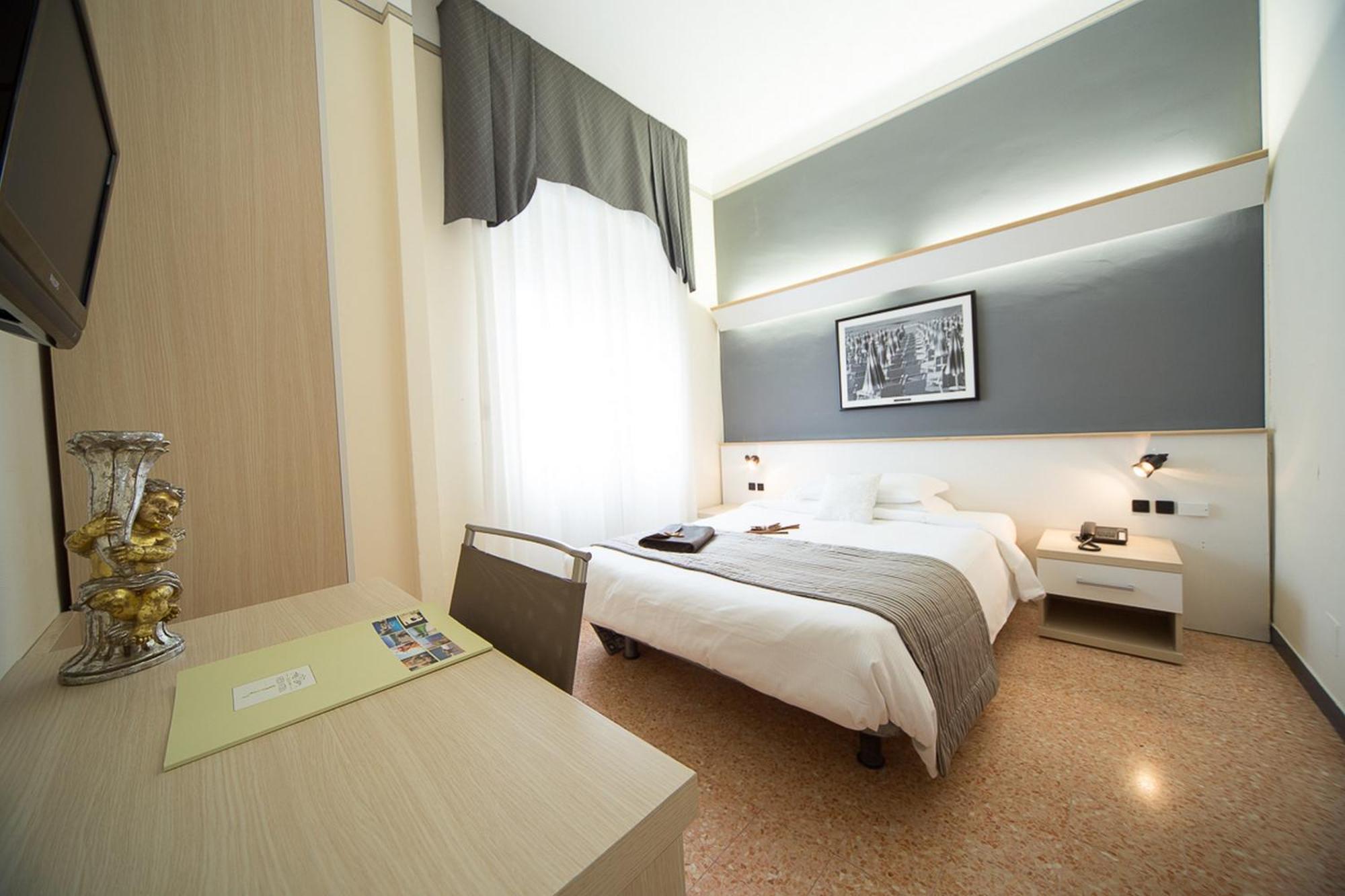 Single Room,698952444:JPEG