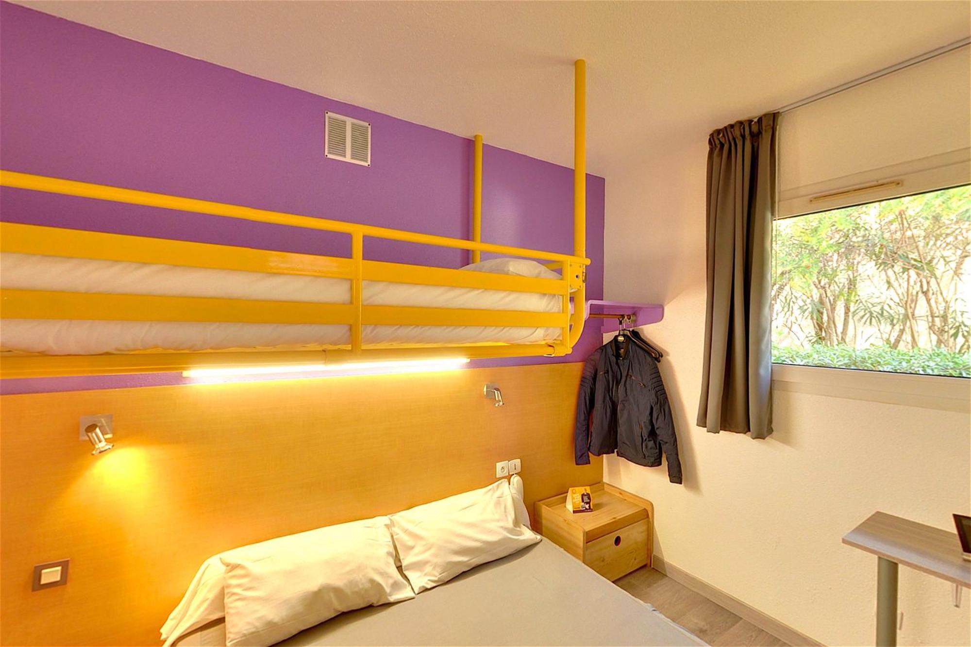 Chambre Triple Standard (2 Adultes + 1 Enfant)