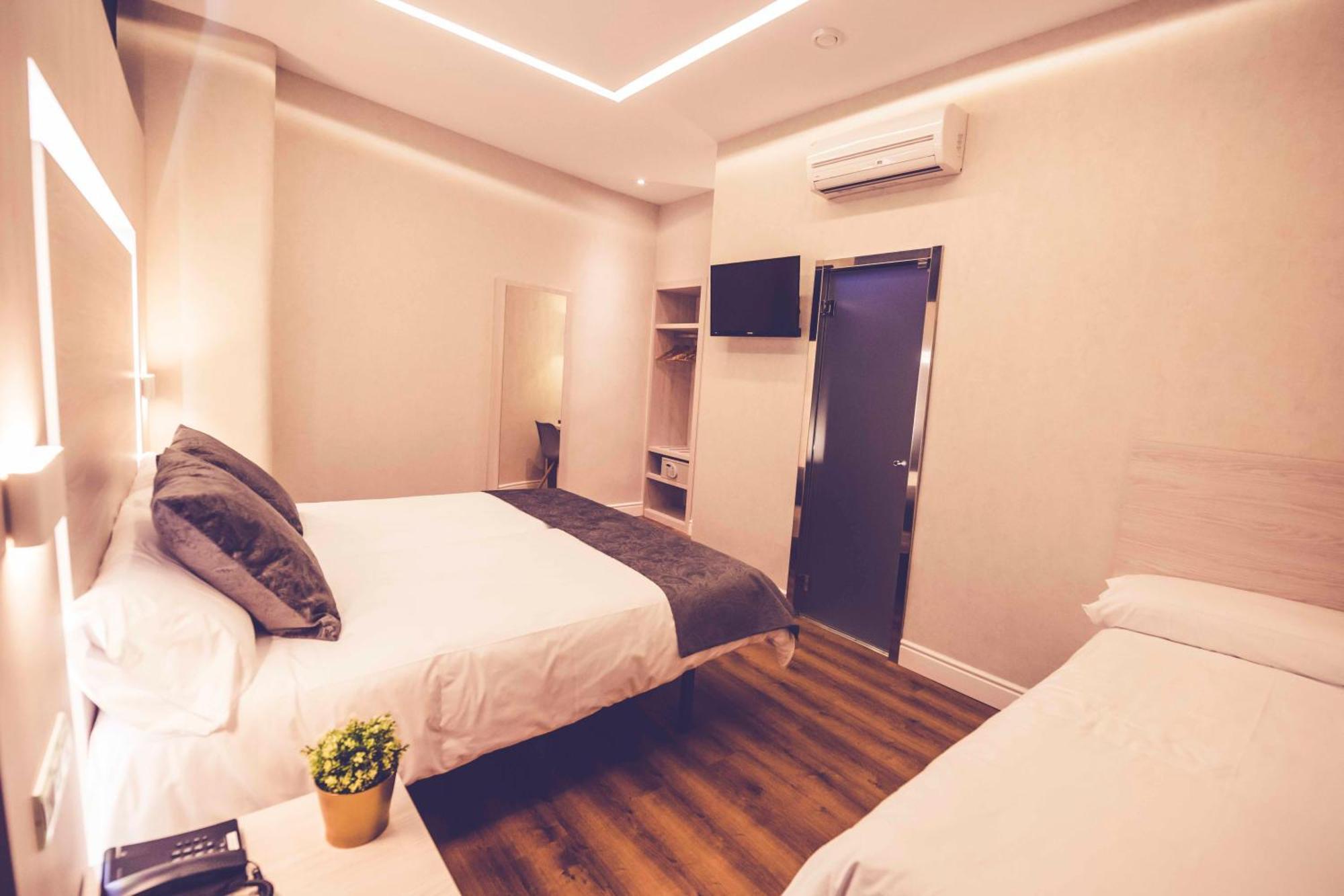 Triple Room,700284487:JPEG