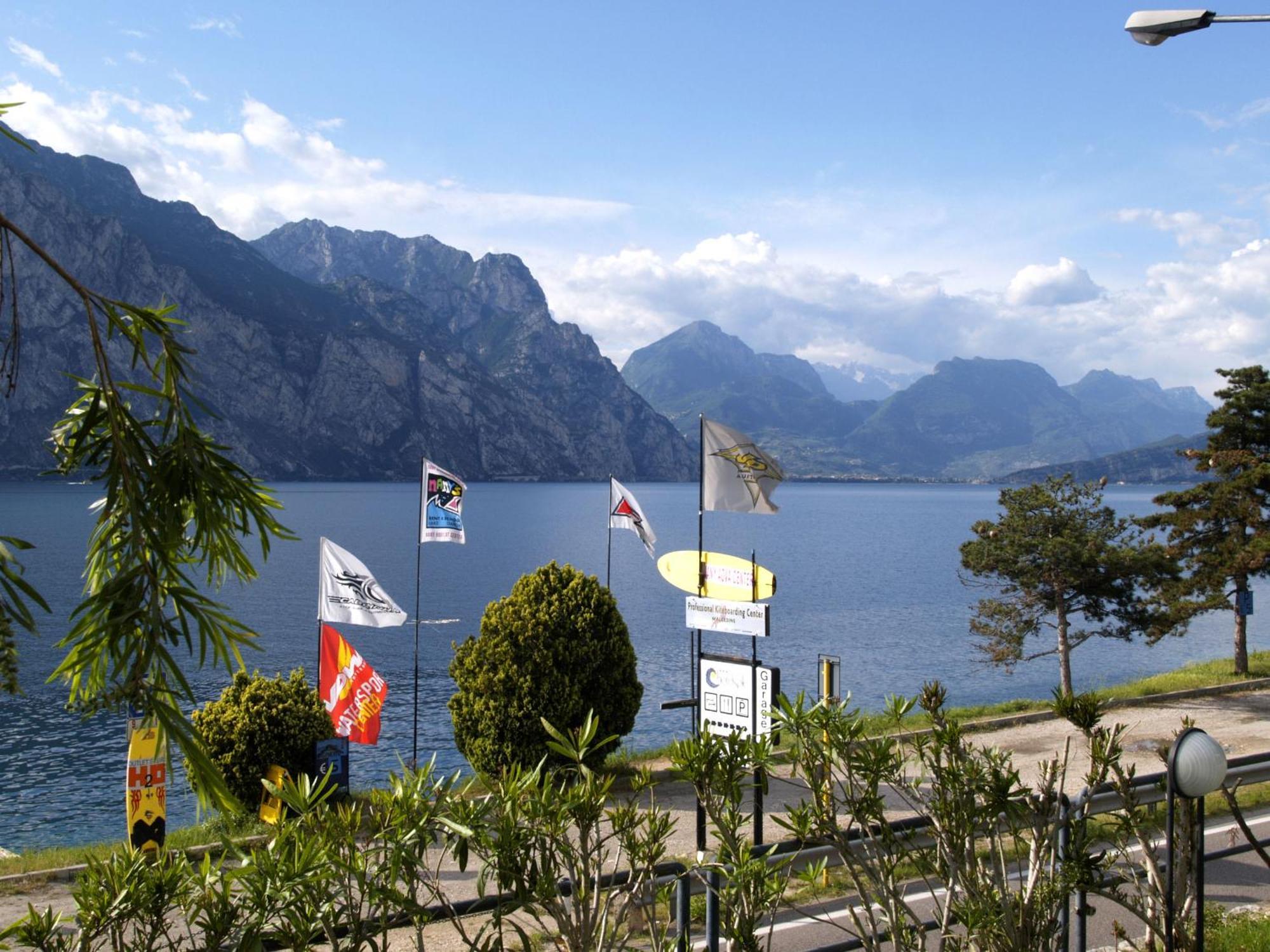 Double Room With Balcony and Partial Lake View,156514998:JPEG