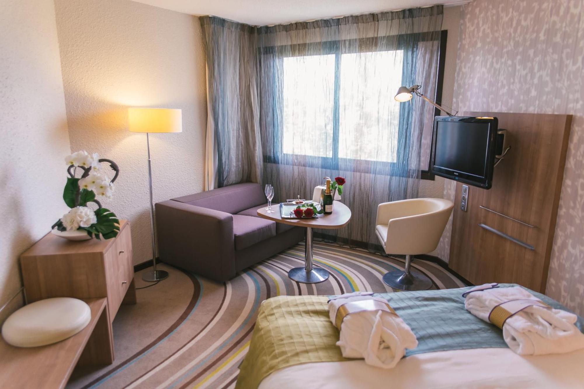 Chambre Supérieure avec 1 Lit Double & Sofa - Côté Jardin